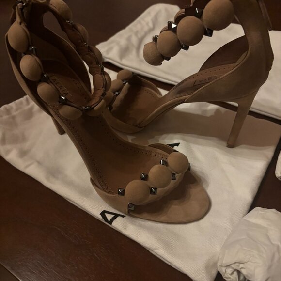 Alaïa's 'La Bombe' studded beige sandals - size IT40 (9.5) - Picture 7 of 9